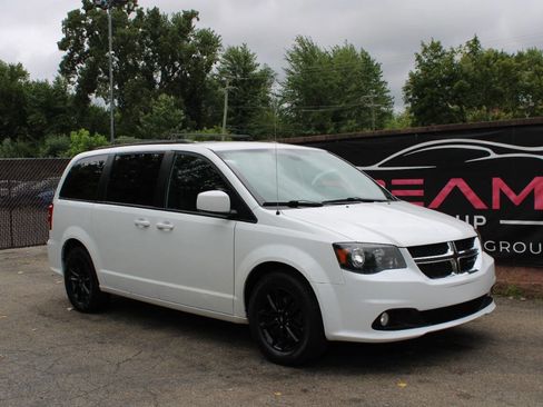 Used 2020 Dodge Grand Caravan SE image 4