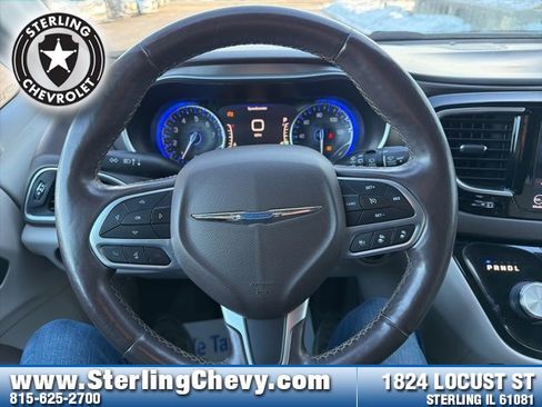 Used 2019 Chrysler Pacifica Touring-L Plus w/ Advanced Safetytec Group image 16