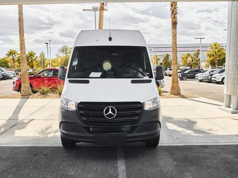 Used 2025 Mercedes-Benz Sprinter 2500 image 8