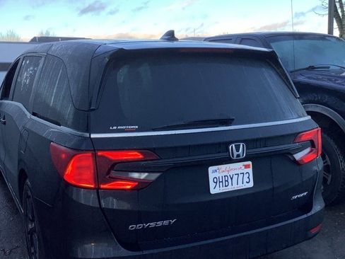 Used 2023 Honda Odyssey Sport image 3