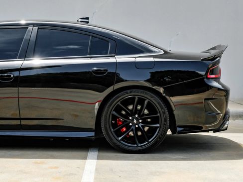 Used 2018 Dodge Charger SRT RWD image 16