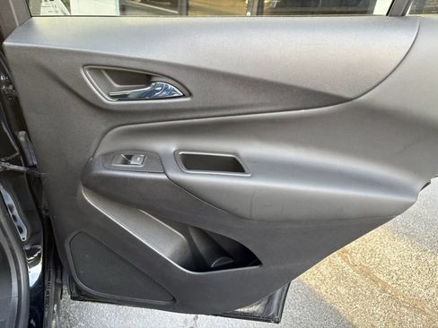 Used 2022 Chevrolet Equinox LT FWD image 17