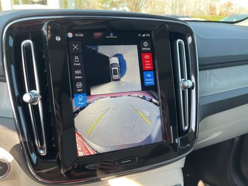 Used 2024 Volvo XC40 B5 Plus w/ Protection Package Premier image 22