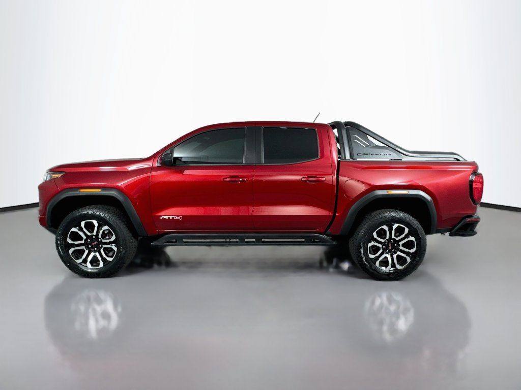 Used 2025 GMC Canyon AT4 w/ Nightfall Edition AWD/4WD image 10