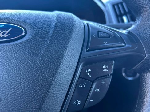 Used 2017 Ford Edge SE image 23