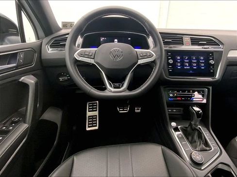 Certified 2023 Volkswagen Tiguan SE R-Line AWD/4WD image 11