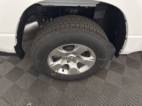 New 2026 RAM 1500 4x4 Crew Cab image 10