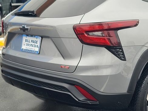 Used 2024 Chevrolet Trax RS w/ Sunroof Package image 8