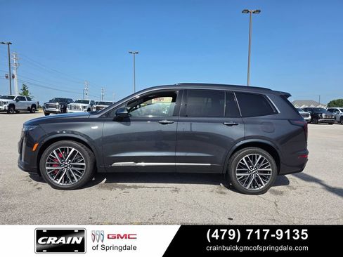 Used 2022 Cadillac XT6 Sport w/ Technology Package AWD/4WD image 4