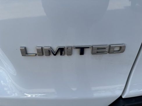 Used 2020 Jeep Cherokee Limited image 14