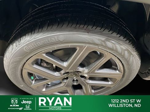 New 2026 Jeep Compass Latitude image 16