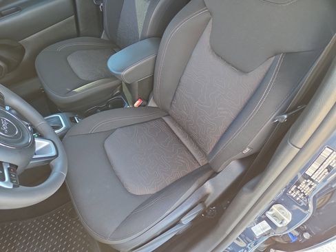 Certified 2023 Jeep Renegade Latitude AWD/4WD image 14