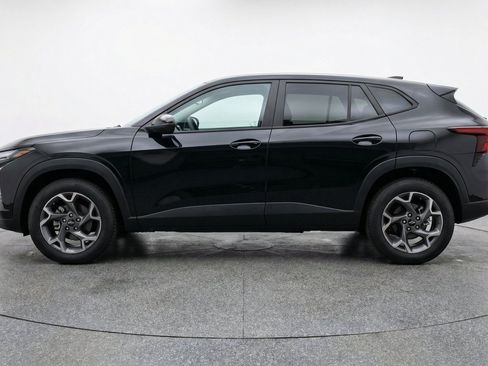Used 2025 Chevrolet Trax LT w/ LT Convenience Package FWD image 5
