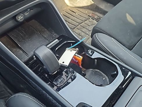 Used 2023 Volvo XC40 Recharge Plus w/ Protection Package Premier image 6