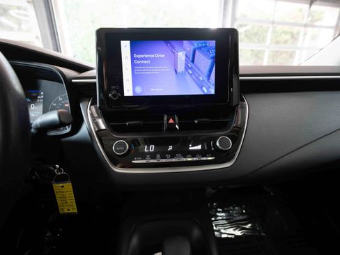 Used 2025 Toyota Corolla LE FWD image 17