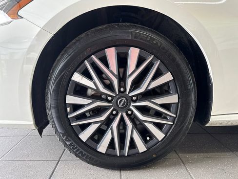 Certified 2025 Nissan Altima 2.5 SV FWD image 13