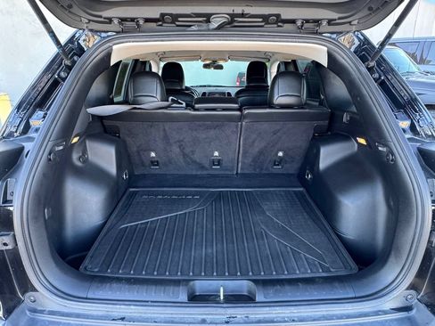 Used 2020 Jeep Cherokee Latitude Plus AWD/4WD image 34