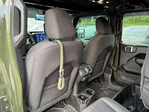 Used 2022 Jeep Gladiator Sport AWD/4WD image 9