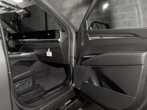 Used 2026 Cadillac Escalade V AWD/4WD image 33
