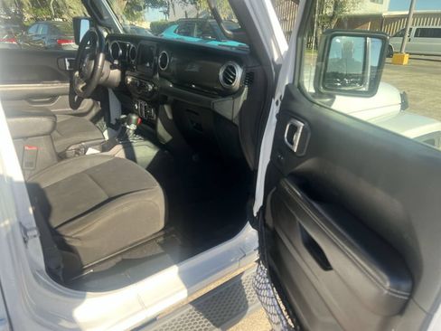 Used 2019 Jeep Wrangler Unlimited Sahara w/ Safety Group AWD/4WD image 23