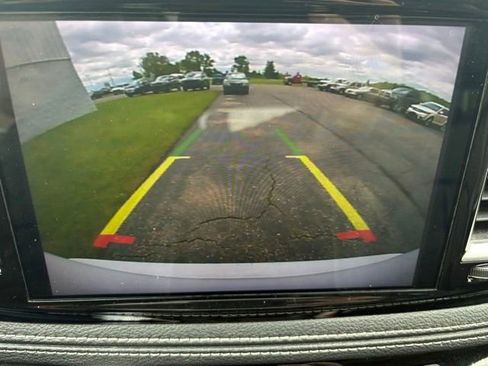 Used 2023 Chrysler Pacifica Limited FWD image 4