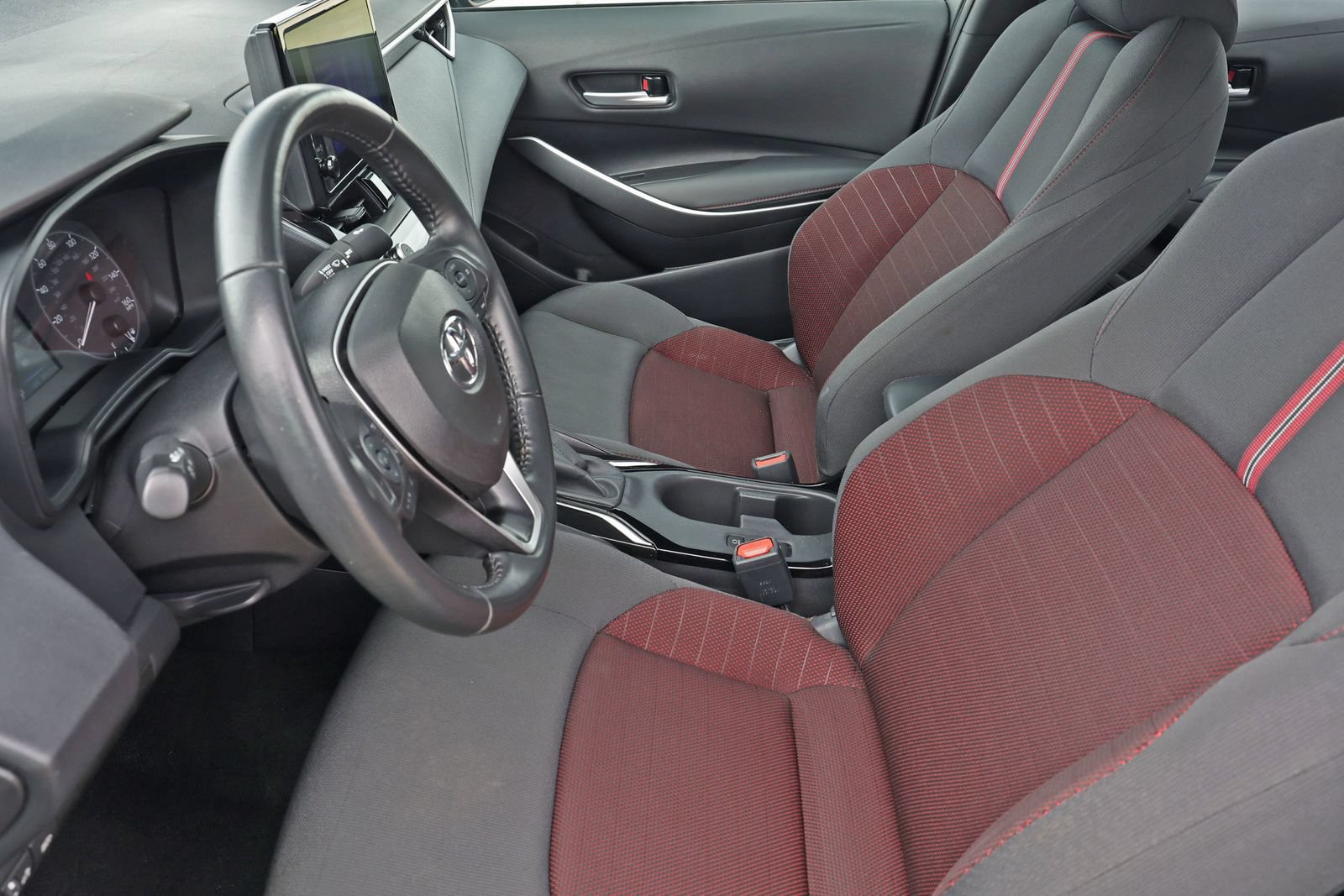 Used 2025 Toyota Corolla SE FWD image 12