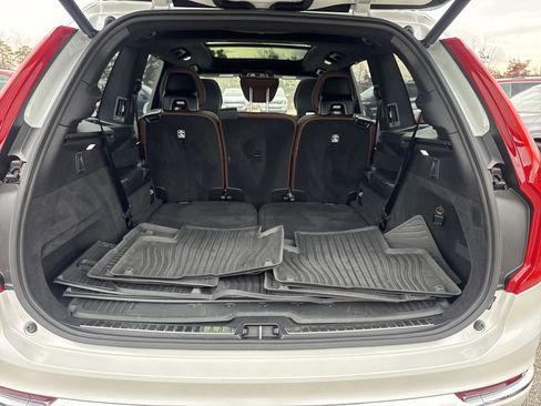 Used 2024 Volvo XC90 B6 Ultimate w/ Lounge Package image 18
