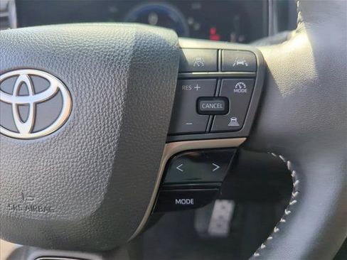 Used 2025 Toyota Camry SE w/ Convenience Package FWD image 15