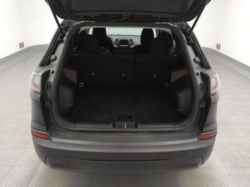 Used 2020 Jeep Cherokee Latitude FWD image 29