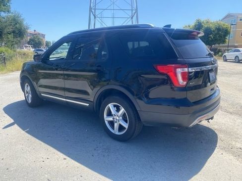 Used 2017 Ford Explorer XLT AWD/4WD image 4