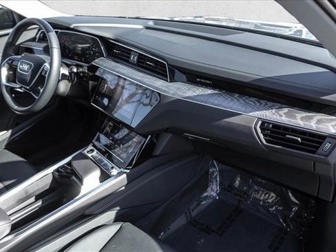 Used 2024 Audi Q8 e-tron Premium Plus w/ Premium Plus Package image 26