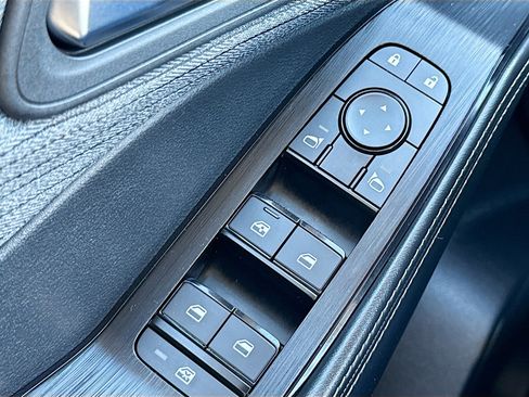 Used 2023 Nissan Rogue SV image 8