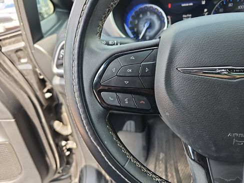 Used 2022 Chrysler Pacifica Touring-L w/ S Appearance Package FWD image 13