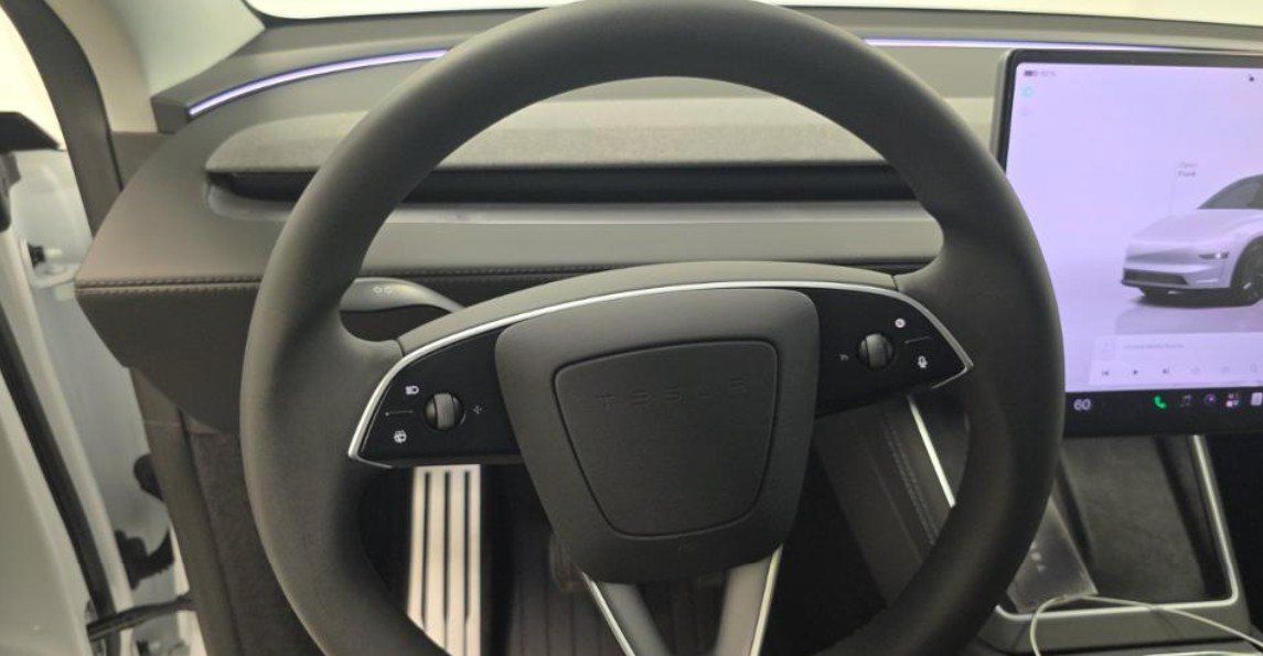 Used 2026 Tesla Model Y Long Range RWD image 3