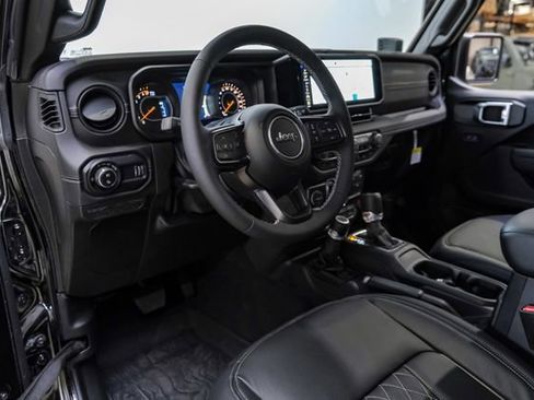 Used 2025 Jeep Gladiator Rubicon w/ Safety Group image 14