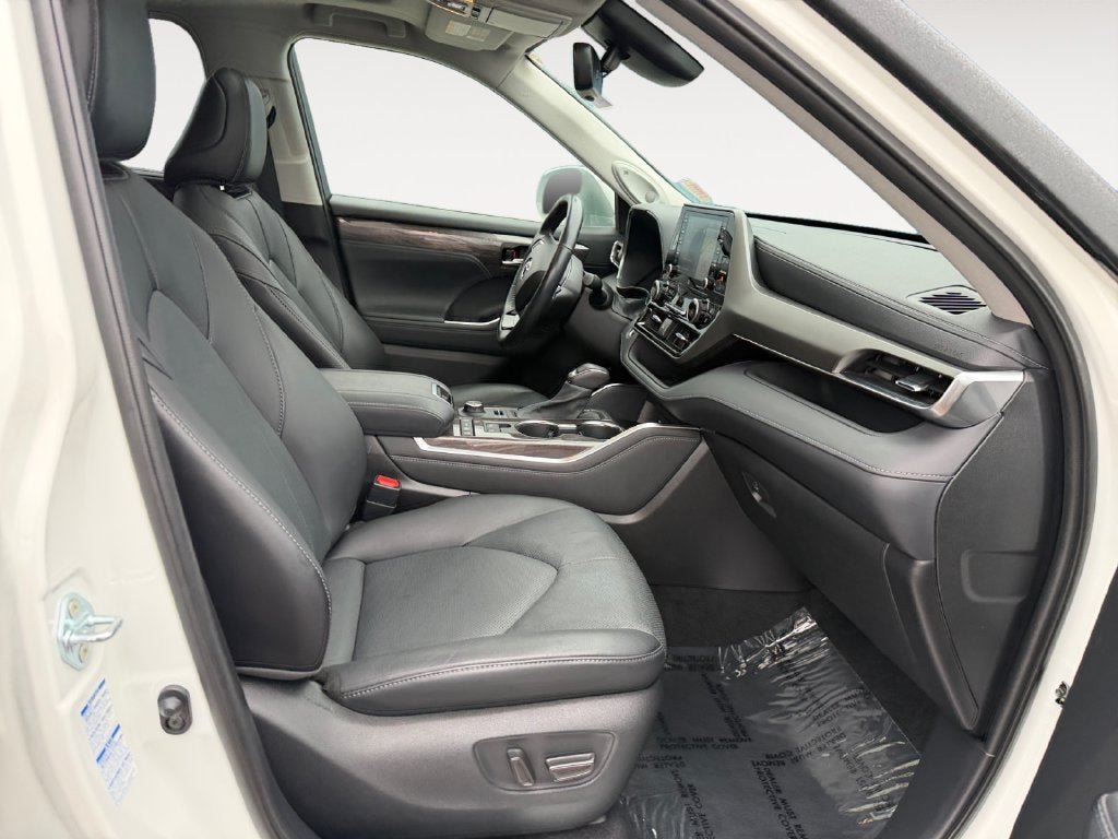 Used 2021 Toyota Highlander Limited AWD/4WD image 24