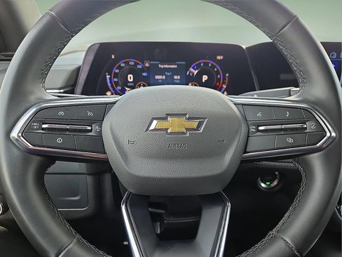 Used 2025 Chevrolet Suburban LT RWD image 24