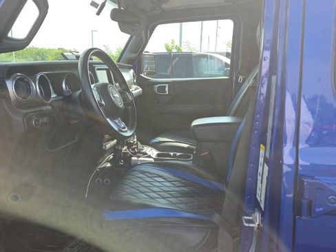 Used 2018 Jeep Wrangler Unlimited Sahara AWD/4WD image 8