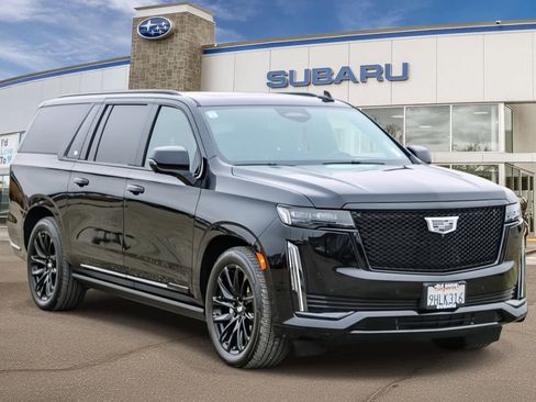 Used 2023 Cadillac Escalade ESV Sport Platinum w/ LPO, ONYX Package image 5