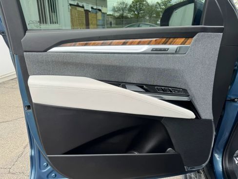 Used 2025 Cadillac Escalade Sport Platinum w/ LPO, Floor Liner Package AWD/4WD image 7