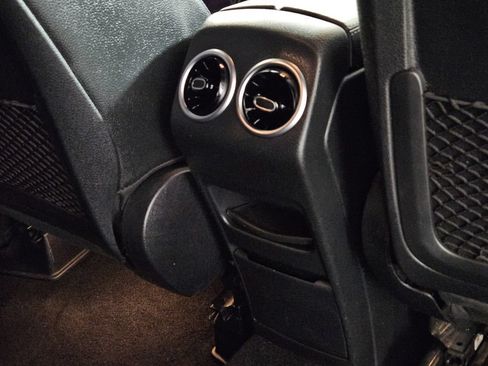 Used 2021 Mercedes-Benz GLB 250 w/ Premium Package image 25