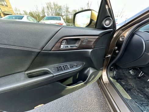 Used 2017 Honda Accord EX-L image 24