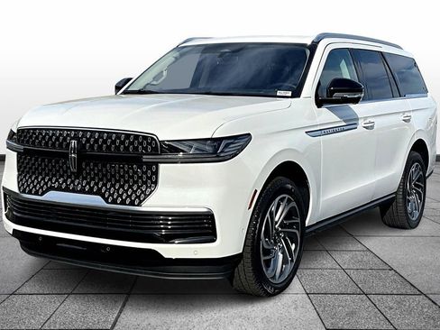New 2025 Lincoln Navigator Reserve image 2