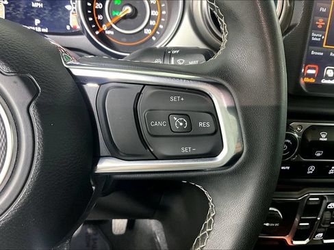 Used 2023 Jeep Gladiator Overland AWD/4WD image 19