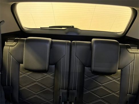 Certified 2025 Volkswagen Atlas SE image 12