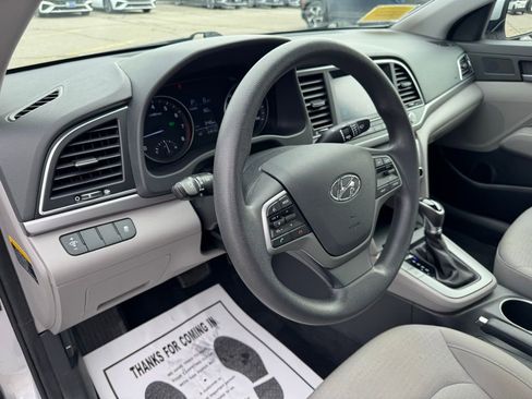Used 2017 Hyundai Elantra SE FWD image 16