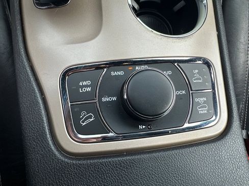 Used 2014 Jeep Grand Cherokee Overland w/ Advanced Technology Group AWD/4WD image 20