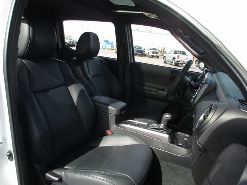 Used 2021 Toyota Tacoma TRD Off-Road w/ TRD Premium Off Road Package image 21