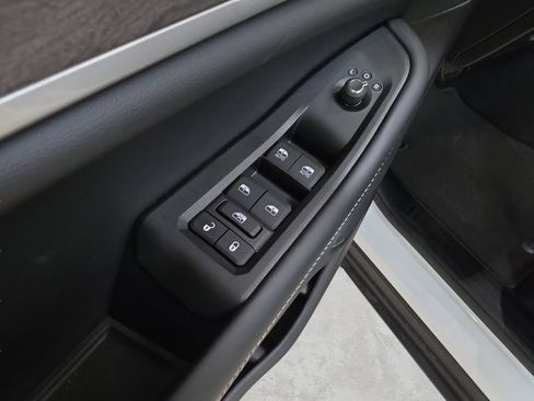 New 2026 Jeep Grand Cherokee L Limited AWD/4WD image 12