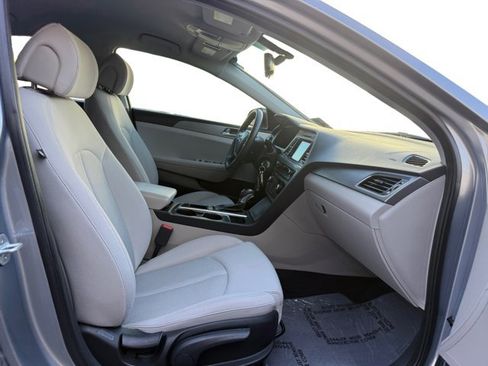 Used 2016 Hyundai Sonata SE FWD image 12
